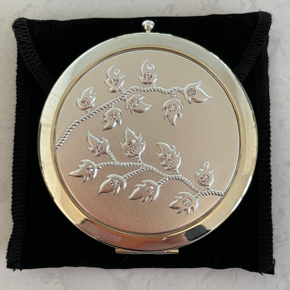 Silver 2 sided Compact Mirror by leif - Picture 1 of 5